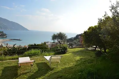 Image de Romantic domicile with a large garden and a fantastic sea view