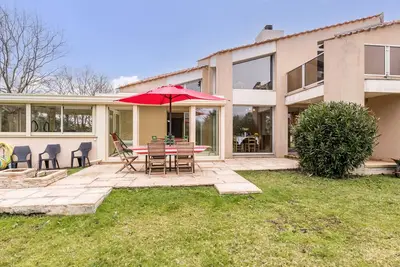 Image de Grande maison lumineuse, jardin clos, Wi-Fi inclus
