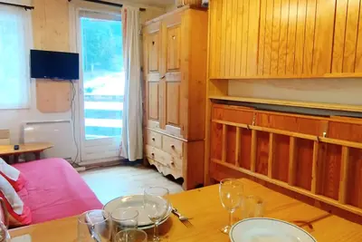 Studio au pied des pistes, idéal pour 4, bien équipé, balcon