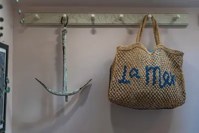 Image de A pretty cottage by the sea, with uplifting views and lively Kinsale nearby.