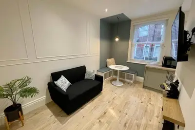 Image de High Town Apartments | Just steps from Luton train station