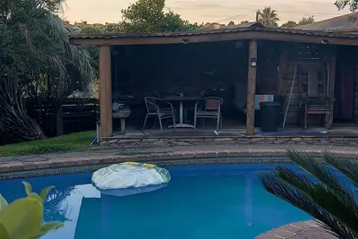 New \"Little White Cabin\" 2 single beds, Nice ensuite & shower. Pool & cabana.