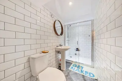 Image de Escape to this cozy 2-bed, 2-bath holiday home in Manchester.