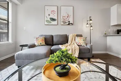 Image de Stylish 1br w/ Bonus Beds + Pool | Near SoCo