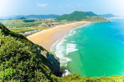 Image de Large house with garden next to beaches and mountains