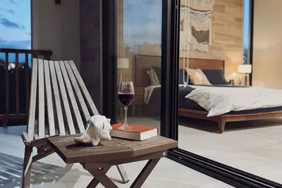 Image de Chic Loft Steps from the Jungle View