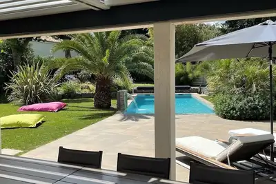 Image de Maison moderne dans un écrin de verdure, piscine et jacuzzi, 10mn de la Rochelle