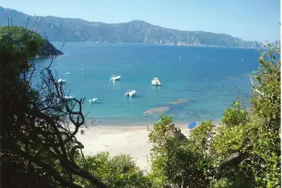 Image de Corse, Golfe de Porto, maison avec terrasse et jardin, magnifique vue mer