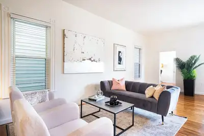 Image de Next to ocean, 5 min to downtown or to the airport by T