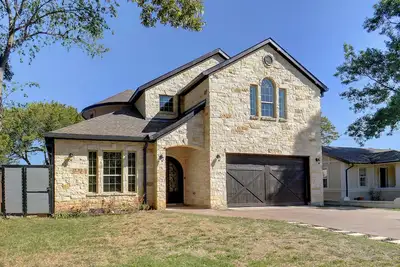 Image de Stunning 5br 4ba with game room near Dfw and Love Field