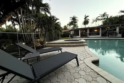 Image de Marilyn Monroe Waterfront Home with Pool & Dock