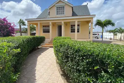 Image de 3br/2ba, Ac, Pool, WiFi\nMinutes from beaches shopping restaurants and nightlife