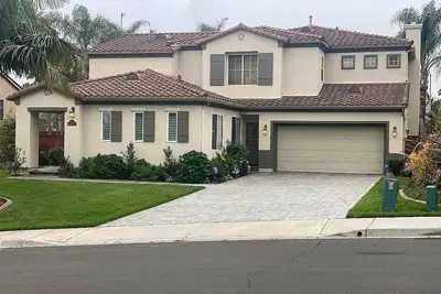 Image de Carlsbad Unfurnished 5 Bedroom 3 Bath  We can furnish staging fee, Pool Jacuzzi