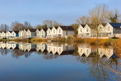 Image de Pass the Keys | Spring Lake Lodge | Lakeside | Parking