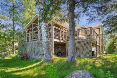 Image de Lakefront chalet in the heart of the Laurentides. Within 1 hour of Montreal!