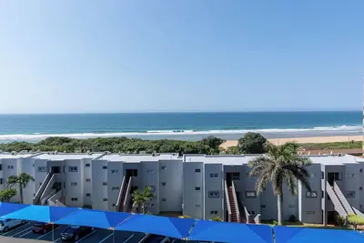 Image de \nSeaview, 6 sleeper, secure complex with amenities, direct beach access and WiFi
