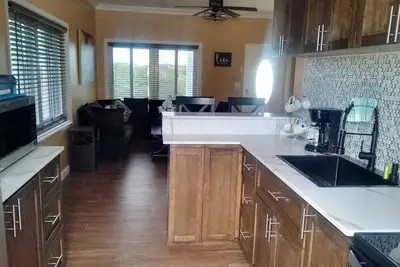 Image de Charming 2bedroom cottage with Ac, WiFi, Two-minute walk to beach. Island getaway!