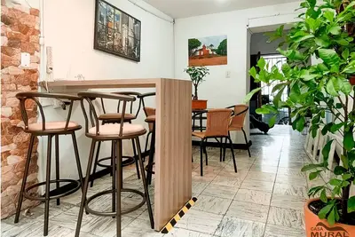 Image de Spacious 4-bedroom house with Ac and WiFi in pleasant Cali