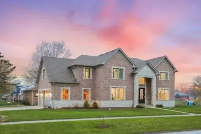 Image de Spacious 5-bedroom Chicago suburban vacation home!