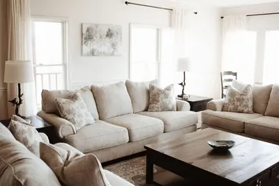 Image de House on 25 acres with river accesss  in charming Leslie with Hottub, Ac, WiFi.