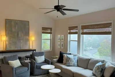 Image de Oxford/Ole Miss Playoff Rental-Premium location. . . walk to campus. Turnberry