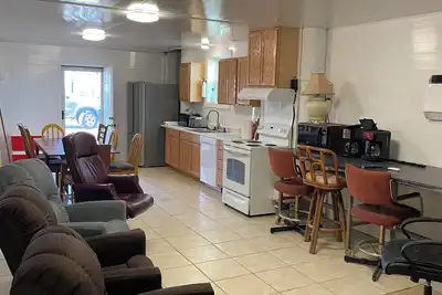 Image de Spacious lodge with 6 bedrooms, 7 baths, WiFi and A/C Fishing charters available