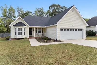 Image de A Slice of the South! Well kept home on peaceful cut-de-sac in Ooltewah.