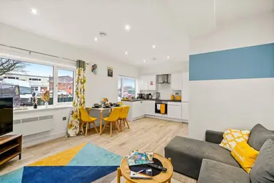 Image de 3cb Apartment*2 Bedroom*Sleeps 4*Long Stay Disc