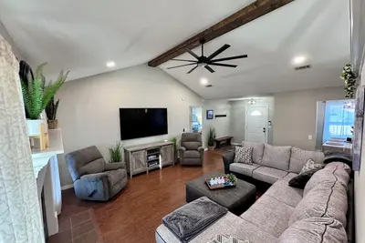 Image de At the Heart of Nwa, Detached Game room, L2 Charging, Bonus amenities and more!