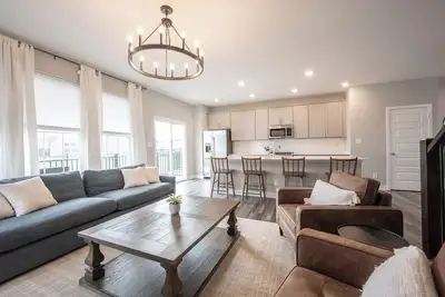 Image de Upscale Townhouse by Grand Park with Trail Access & Easy Access to Carmel & Indy