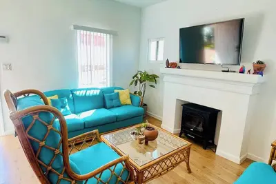 Image de Yellow Beachfront Dream Home