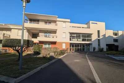 Image de T2 avec ascenseur adapté aux Pmr à proximité des Thermes de Lamalou-les-Bains***