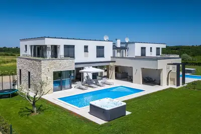 Image de Maison de vacances privée avec climatisation, bain à remous, Wifi, piscine privée, Tv, terrasse