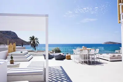 Image de Almyra Luxury Grande Suite Two Bedrooms\nwith Jacuzzi, Roof Top & Fire Place