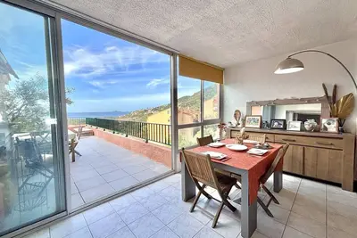 Image de Appartement avec Terrasse Vue Mer, Clim et Parking à Ajaccio - 2 Chambres pour 4 Pers.