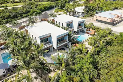 Image de Lotus Villas #2-Leeward Palms. Your Gateway to Paradise & Step into Serenity. . . .