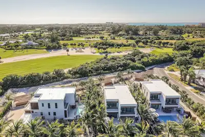 Image de Lotus Villas #3-Leeward Palms. Your Gateway to Paradise & Step into Serenity. . . .