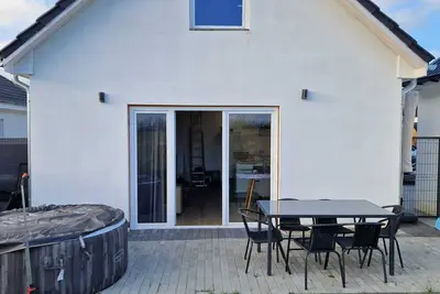 Image de The Emilia House reflects warmth and hospitality.