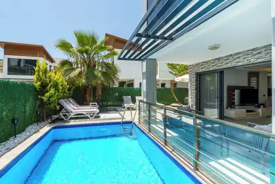 Image de 4-Bedroom Villa with Private Swimming Pool, Located at Ladies Beach Area
