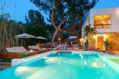 Image de Classic Villa for 12- Pool, Bbq, big outdoor area