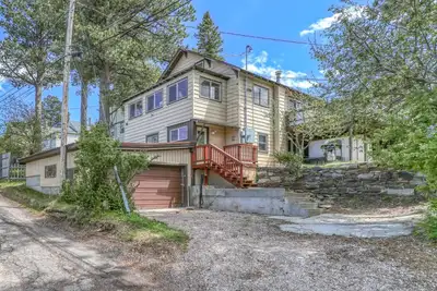 Image de Spacious Lead Home W/ 2 full connected units w/ option of privacy