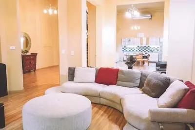 Image de Spacious 5-bedroom townhome in Buenos Aires with jaquzzi and sauna!