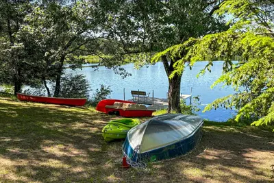 Image de Peaceful Point- 3bed2bath Waterfront Lakehouse w/Private Pier and Boats!