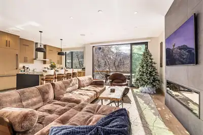 Image de Luxury Ski-in/Ski-Out 4 Bedroom + Office with Westin Resort Amenities