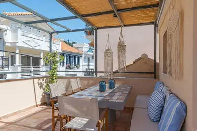 Image de Elegant City Apartment - 250m from Solomos Square