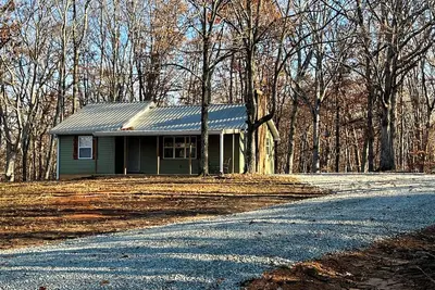 Image de Cozy 2-bedroom cabin in charming Lexington with WiFi, Ac