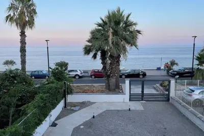Waterfront 2-bedroom apartment near Taormina in charming Sant'Alessio Siculo