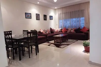 Image de appartement meublé avec piscine