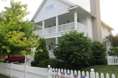 Image de Charming 4-bedroom house near the Lakeside pool & pickleball courts