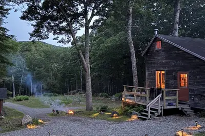 Image de Tranquil rustic cabin in the woods, 20 mins to Ellsworth & 50 mins to Bar Harbor